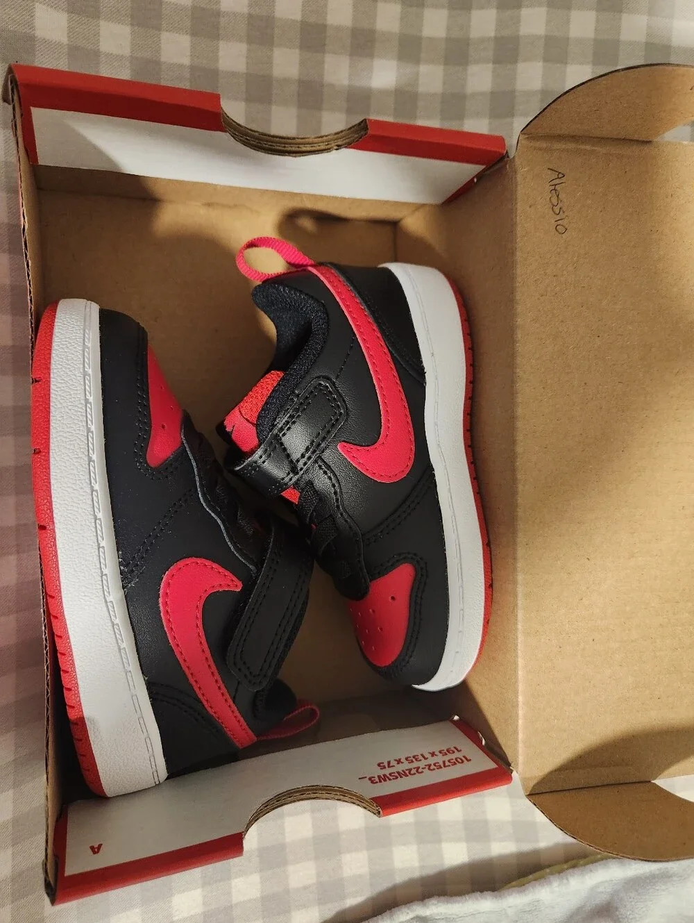 Nike Kids Black & Red Velcro Low-Top Sneakers - Picture 2 of 4